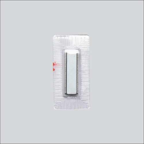 Magnet plast rektangel 28 x 8 mm
