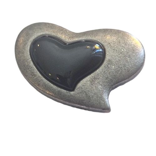 Metallknapp asymmetrisk hjerte 28 mm
